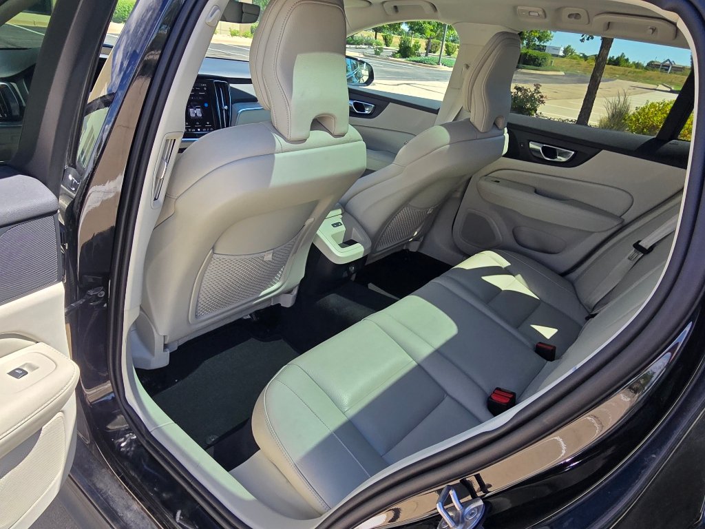 Used 2025 Volvo V60 B5 Cross Country Plus AWD/4WD image 16