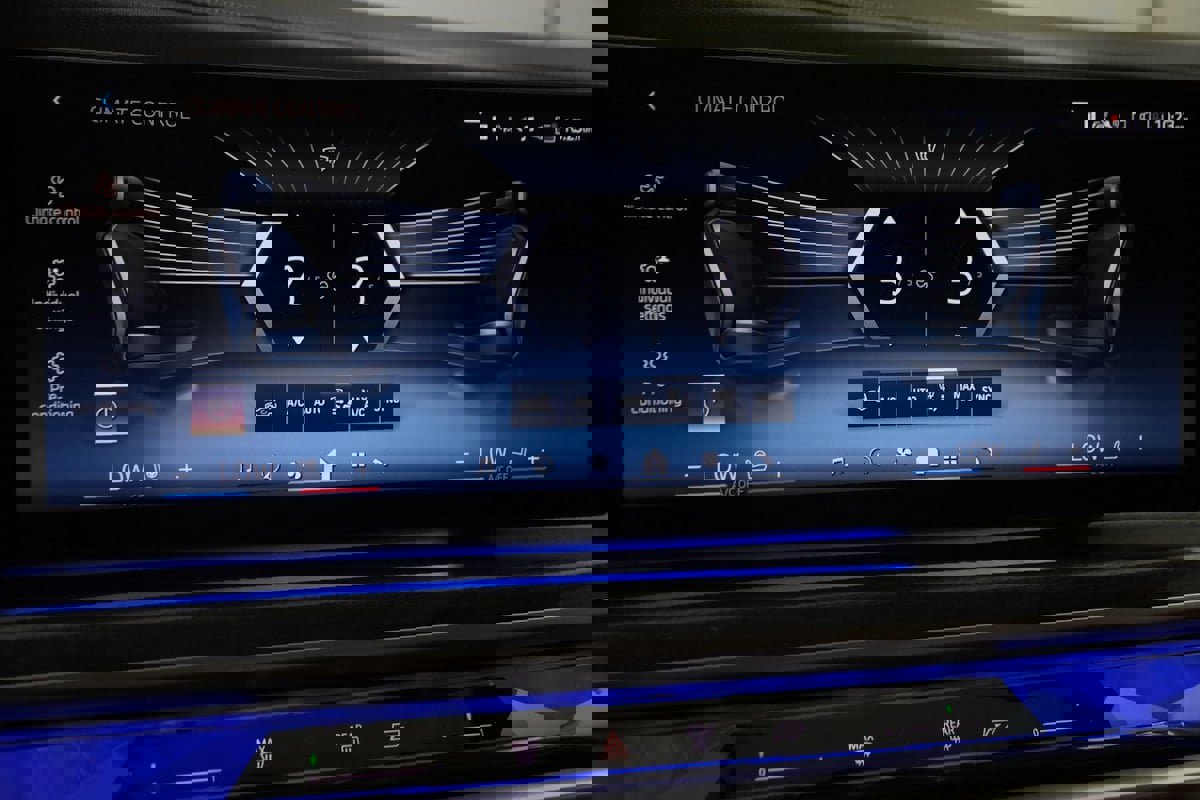 Used 2023 BMW 760i xDrive image 45