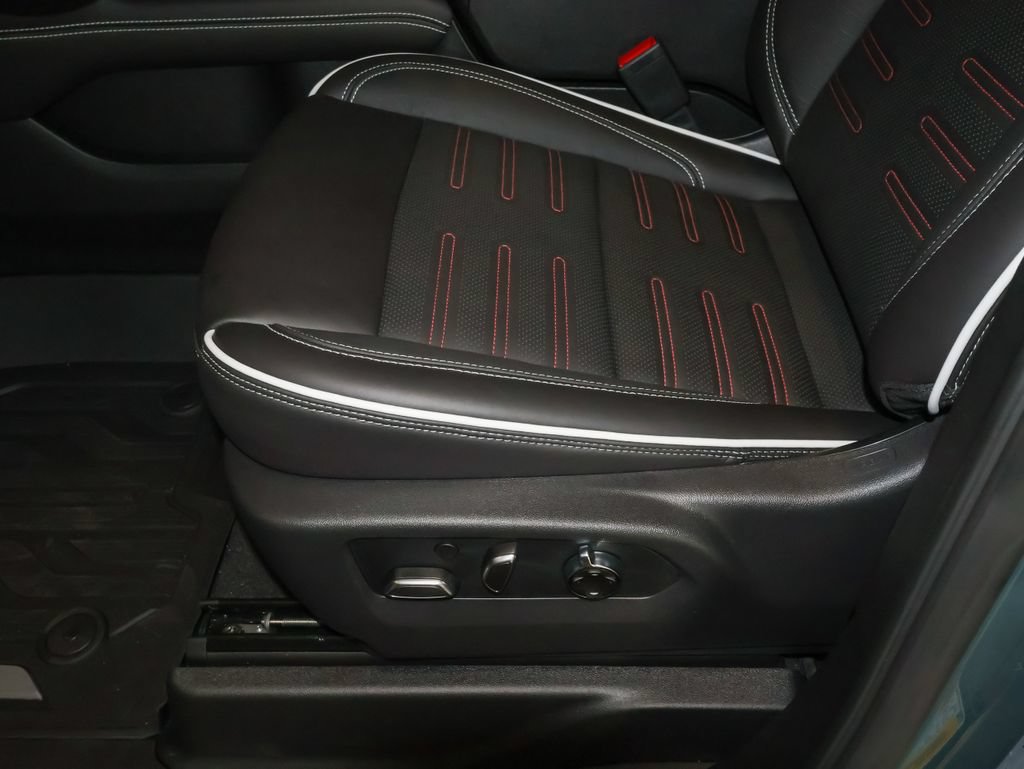 New 2026 GMC Yukon XL AT4 Ultimate AWD/4WD image 17