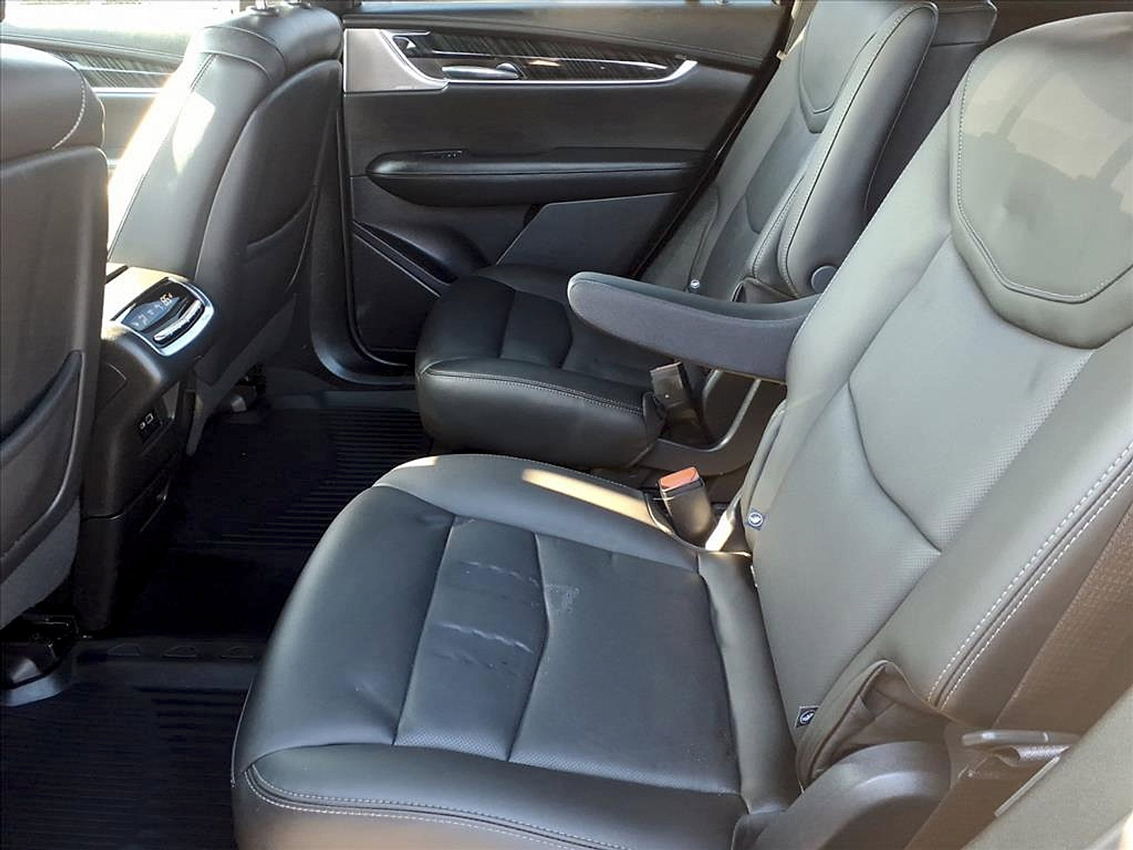 Certified 2021 Cadillac XT6 Premium Luxury image 9