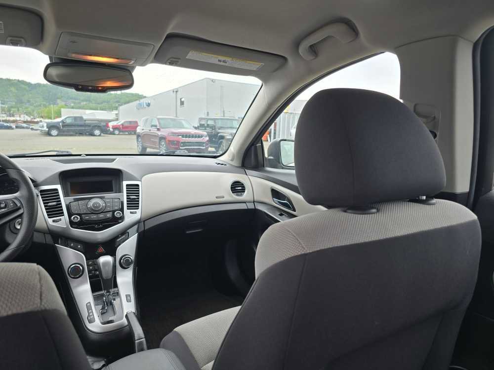 Used 2014 Chevrolet Cruze LS FWD image 15