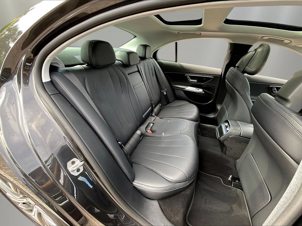 Certified 2025 Mercedes-Benz E 350 4MATIC Sedan w/ MBUS Superscreen Package image 27