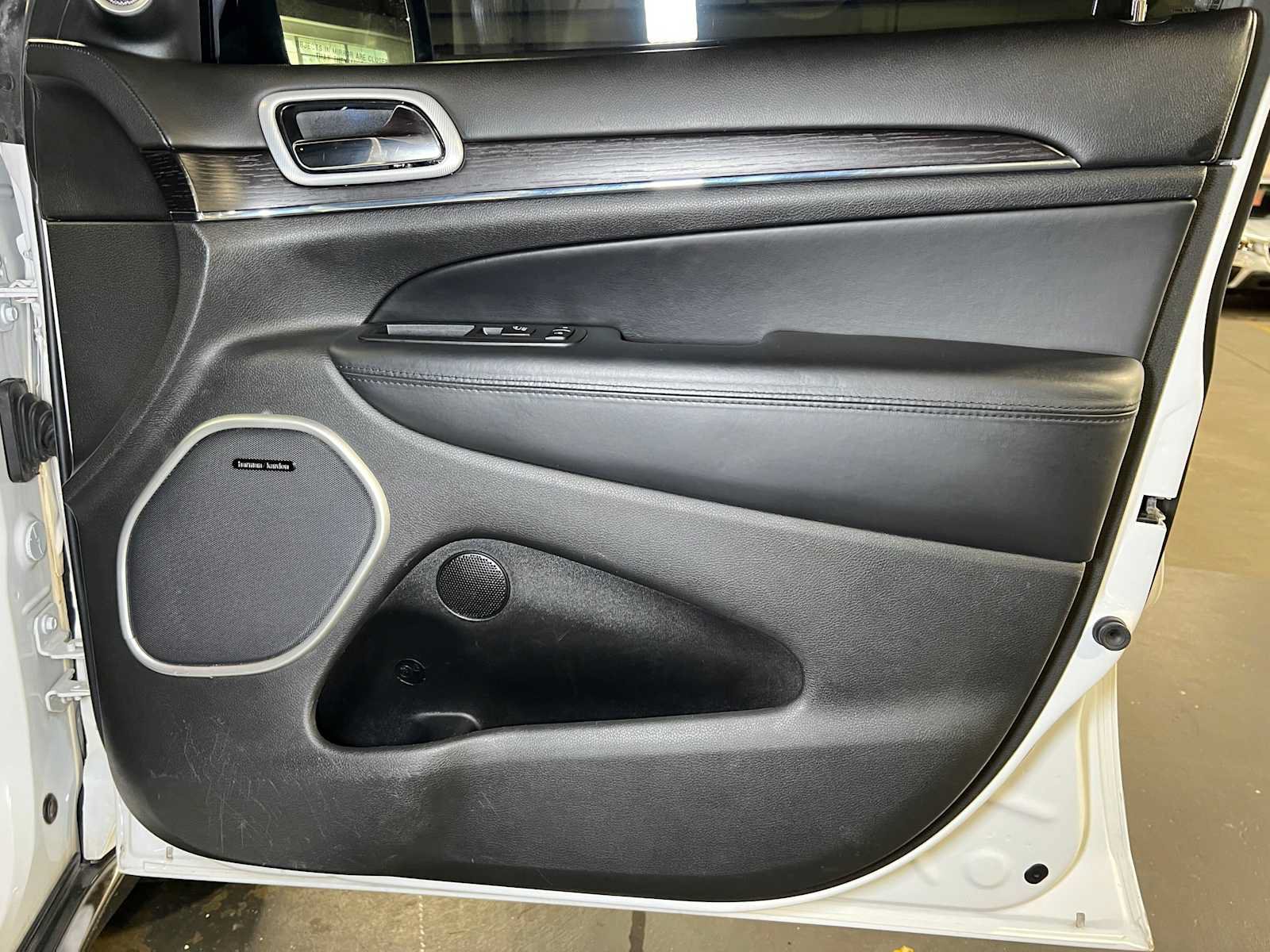Used 2018 Jeep Grand Cherokee Summit AWD/4WD image 10