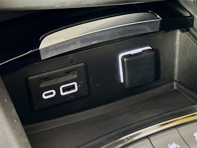 Used 2022 Buick Envision Avenir w/ Technology Package II image 21