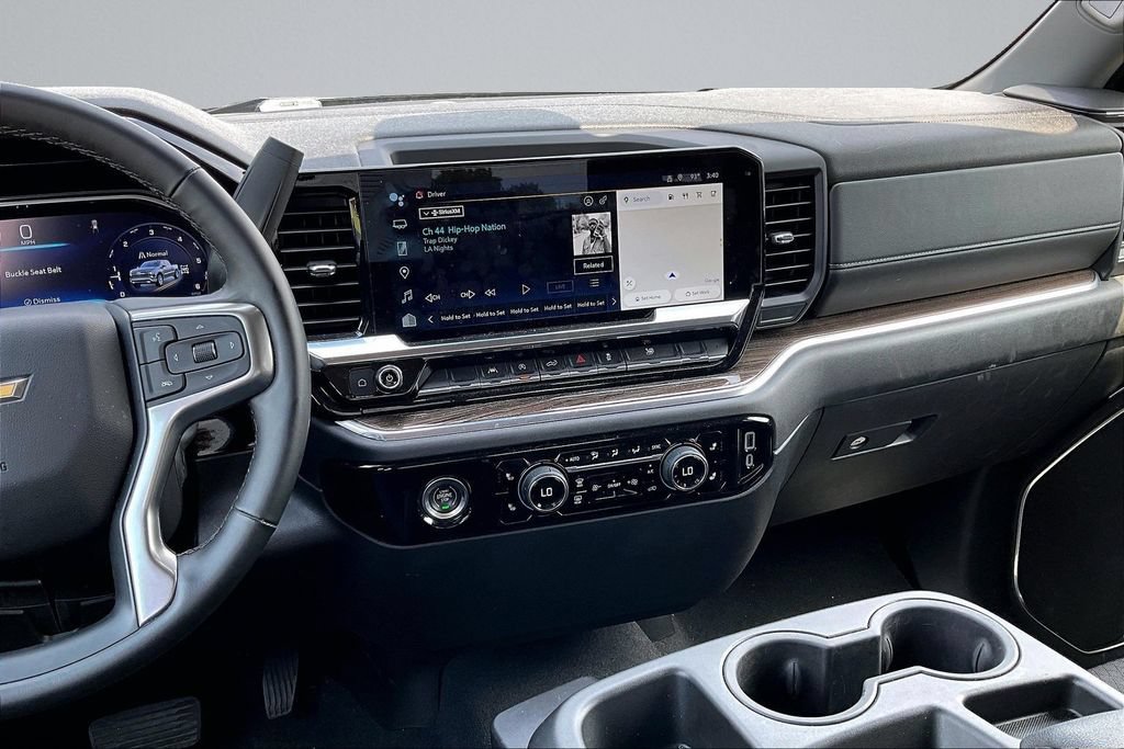 Used 2024 Chevrolet Silverado 1500 LT AWD/4WD image 6