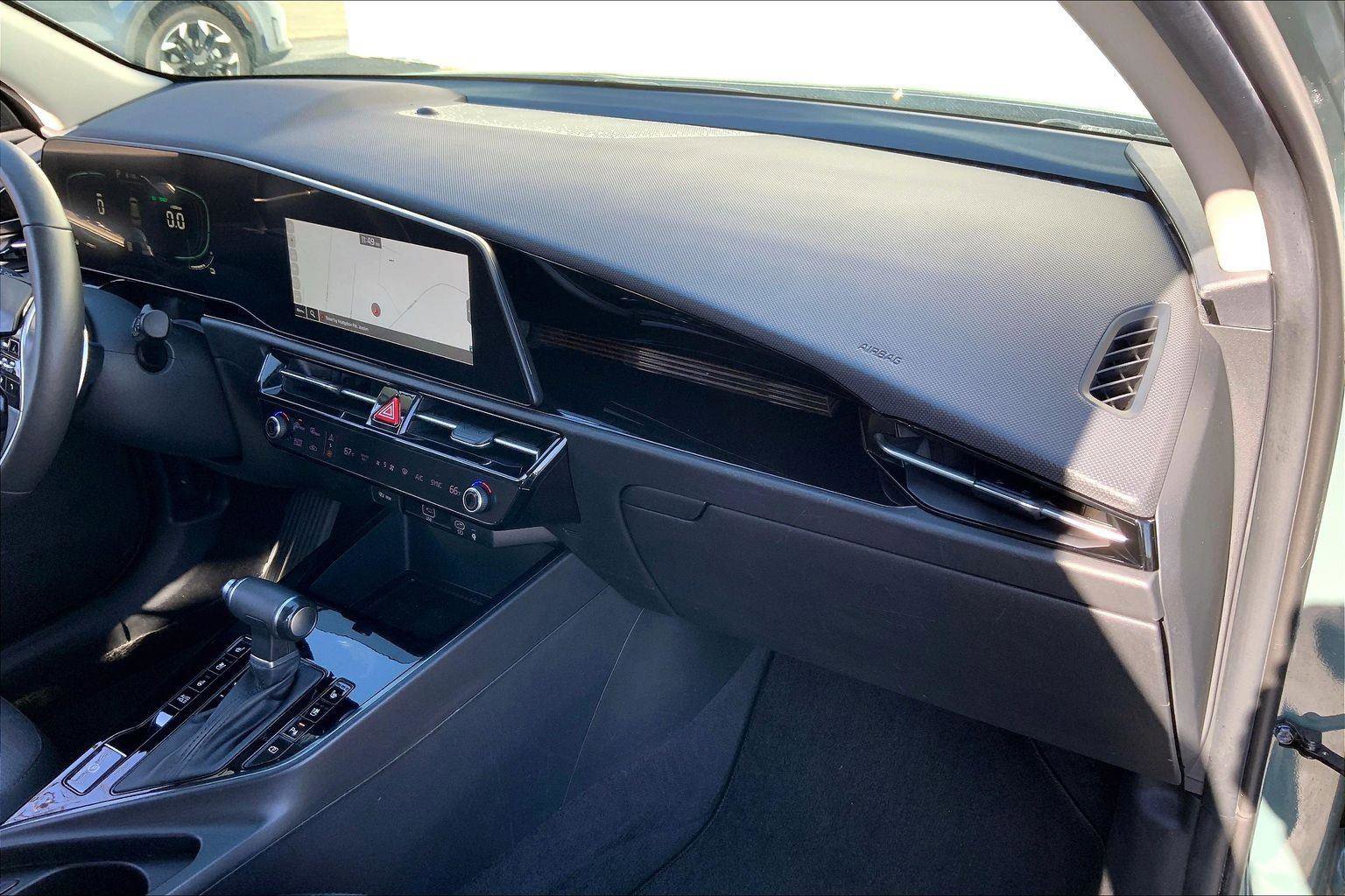 Used 2023 Kia Niro SX image 15