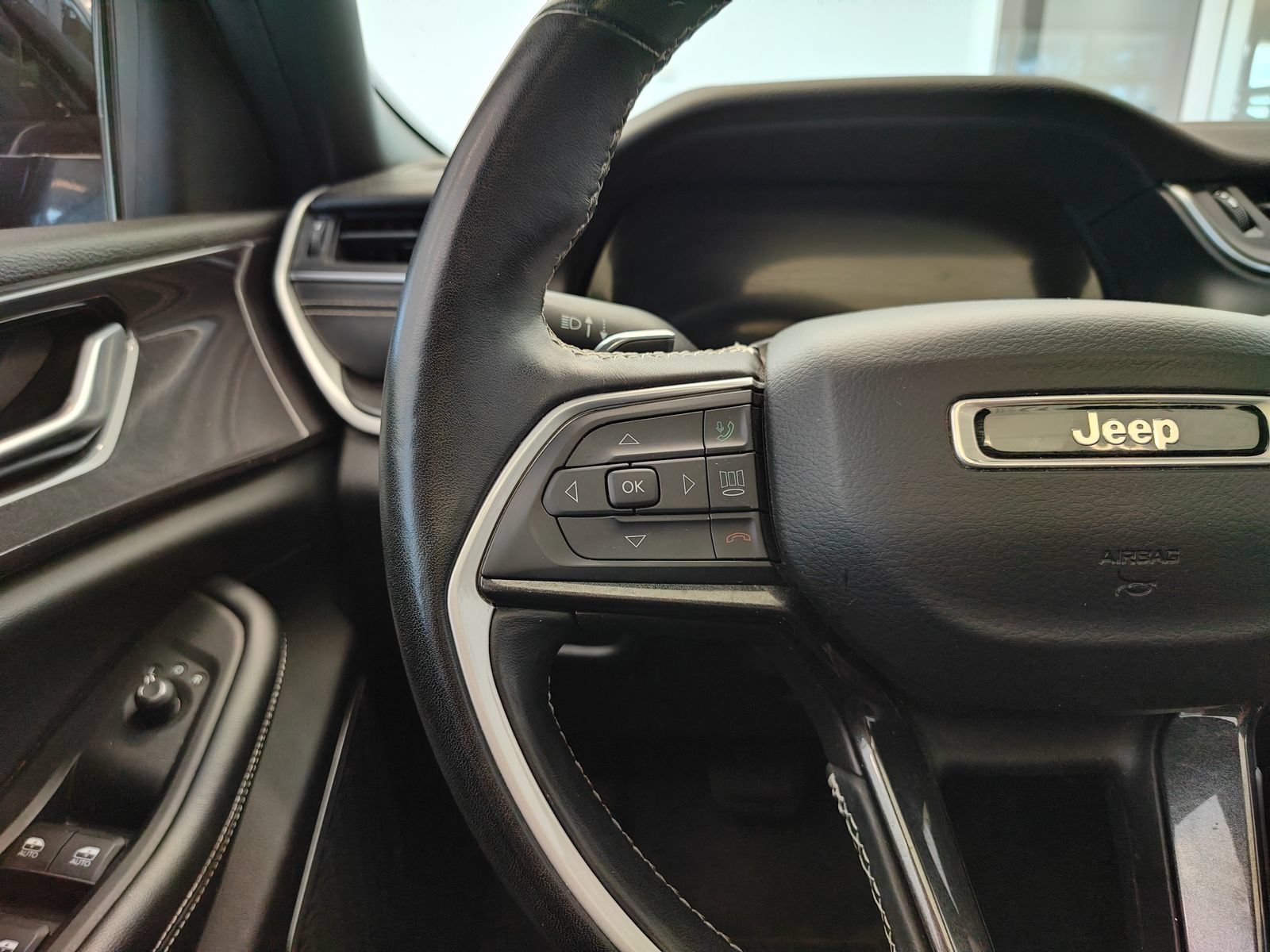 Used 2021 Jeep Grand Cherokee L Laredo AWD/4WD image 12