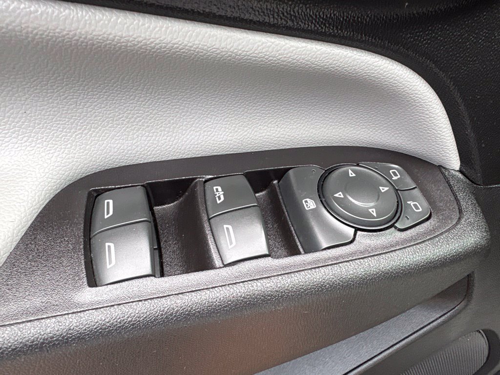 Used 2019 Chevrolet Equinox LS w/ LS Convenience Package AWD/4WD image 12