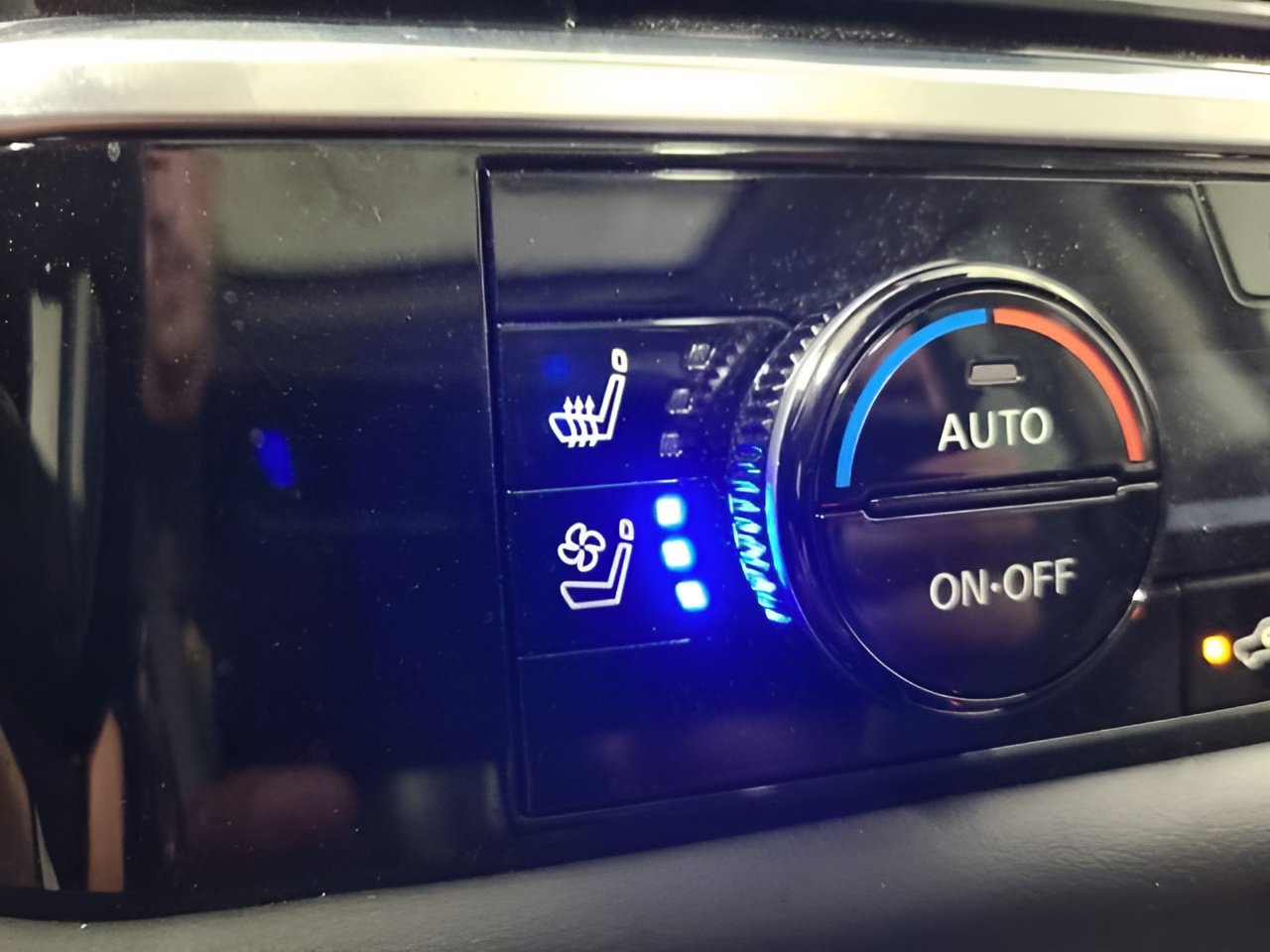 Used 2025 Nissan Pathfinder Platinum AWD/4WD image 37
