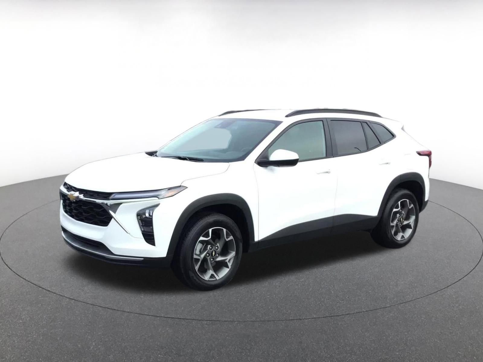 Used 2025 Chevrolet Trax LT w/ LT Convenience Package image 8