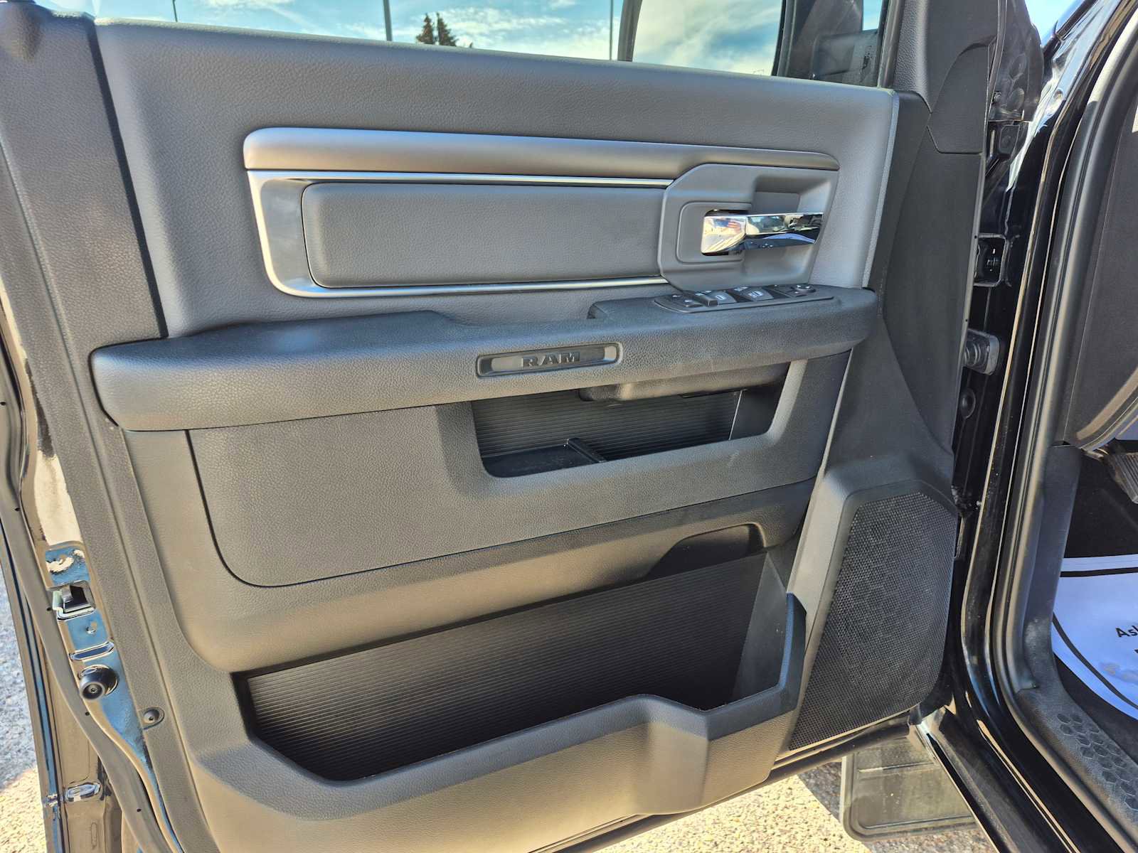 Used 2022 RAM 1500 Classic SLT w/ Protection Group image 11