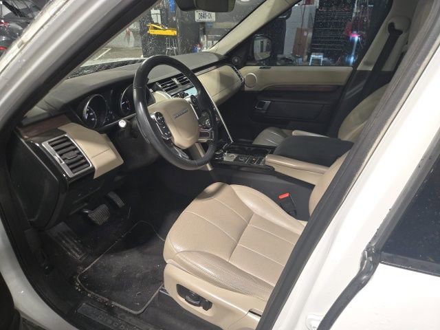 Used 2017 Land Rover Discovery HSE image 14