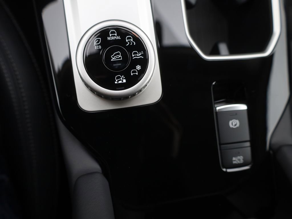 New 2025 Mitsubishi Outlander SE image 40