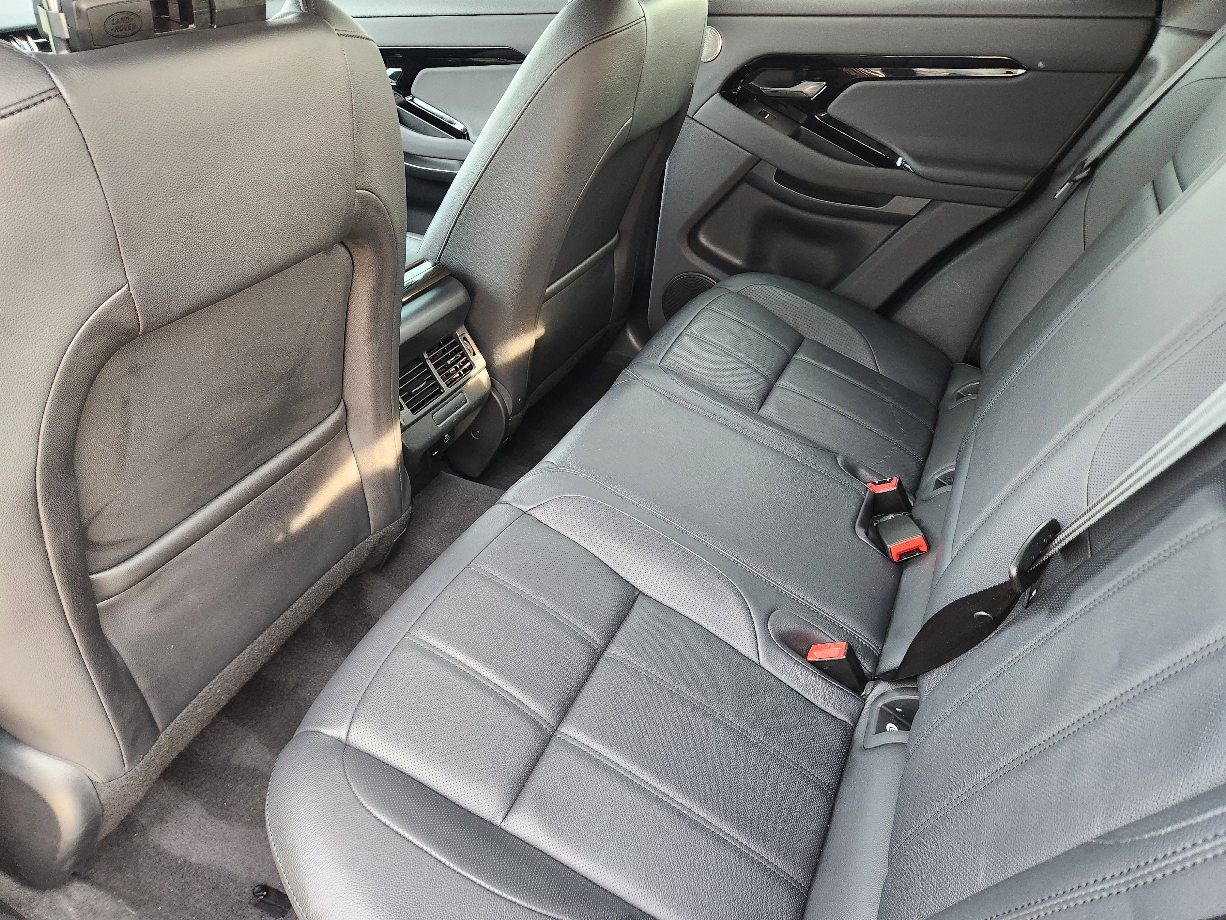 Used 2025 Land Rover Range Rover Evoque Dynamic SE image 31