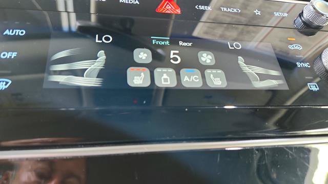Used 2025 Genesis GV80 2.5T Standard AWD/4WD image 19