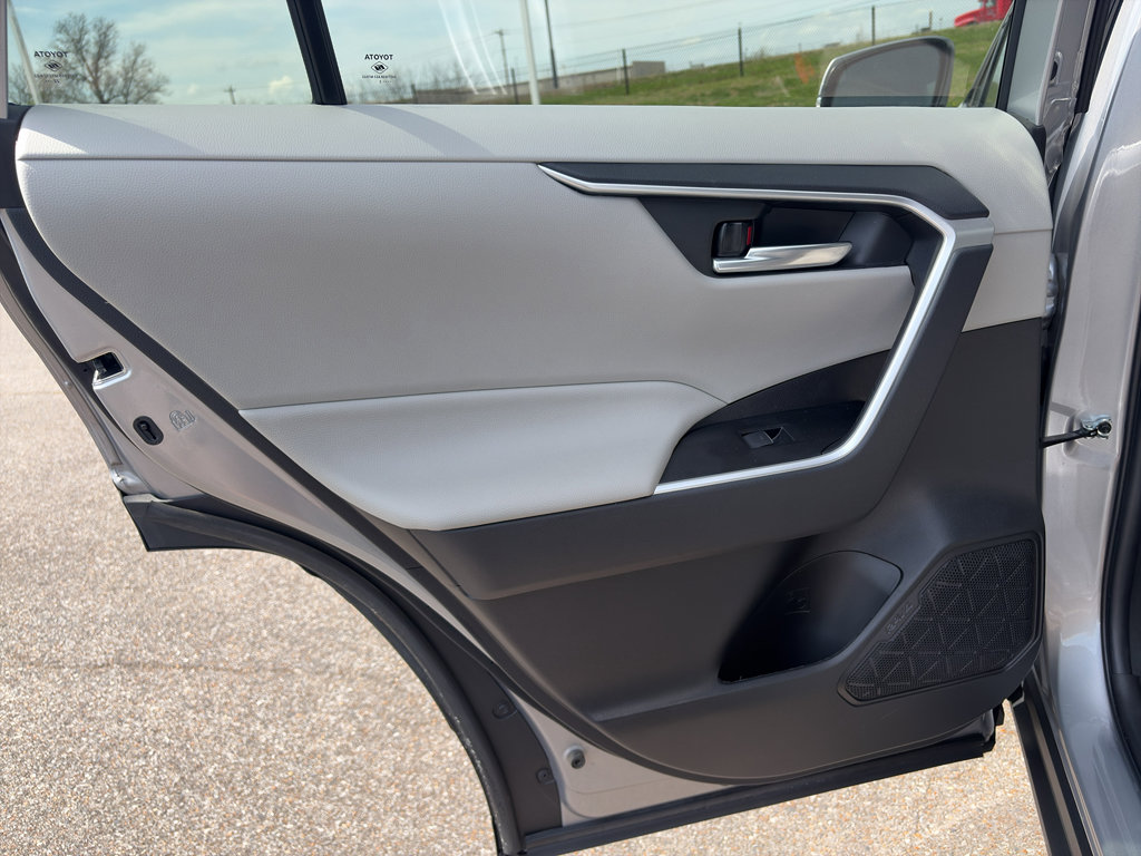 Used 2023 Toyota RAV4 XLE Premium image 12