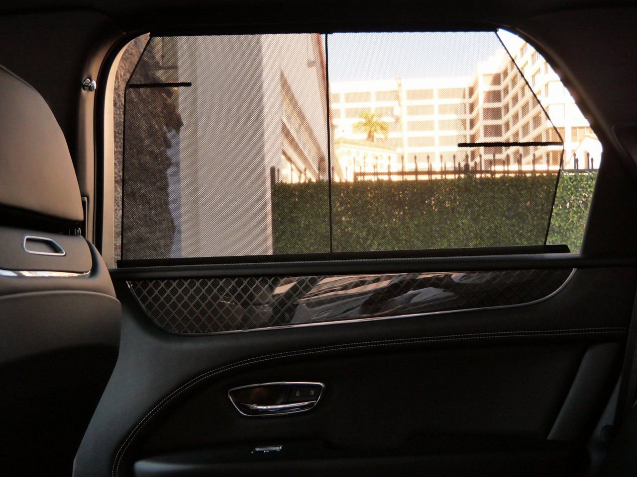 Used 2025 Bentley Bentayga AWD/4WD image 21