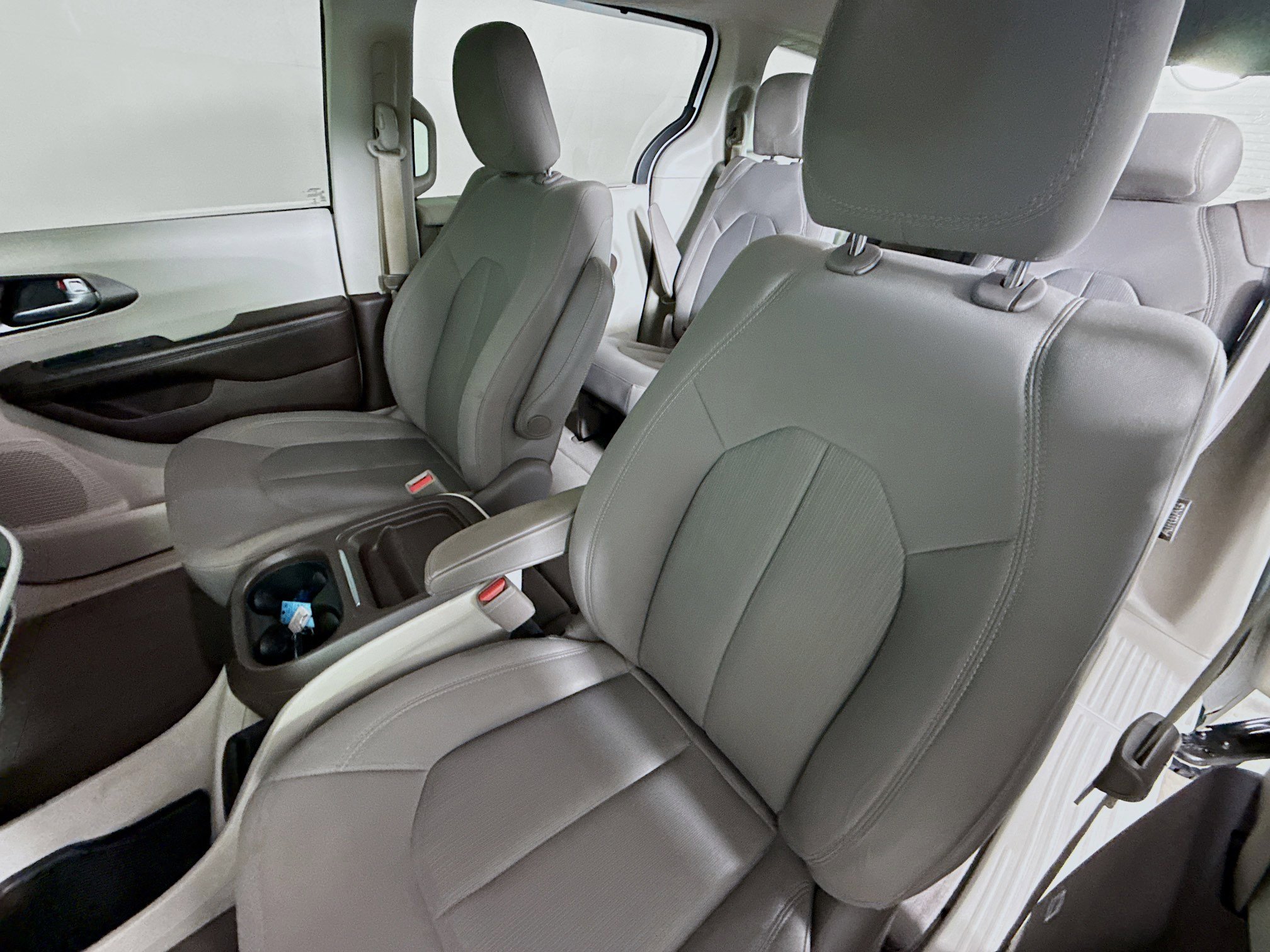 Used 2018 Chrysler Pacifica Touring Plus FWD image 25
