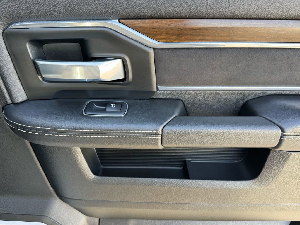 Used 2024 RAM 2500 Laramie AWD/4WD image 19