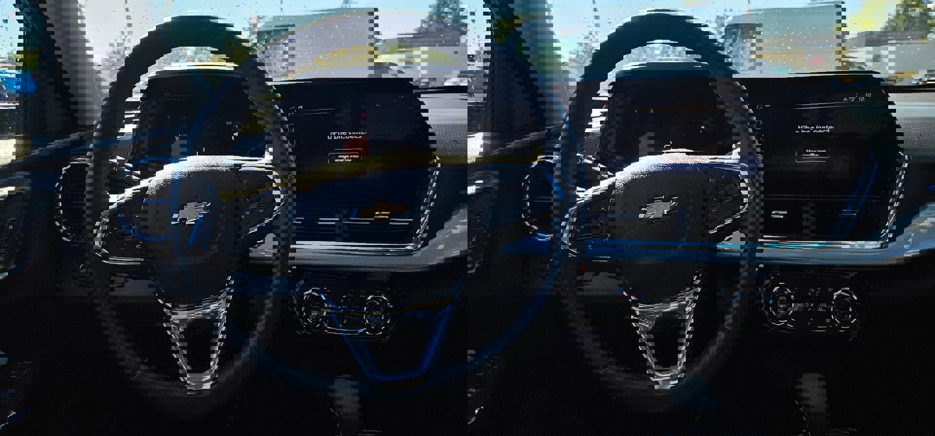 Used 2024 Chevrolet Trax LT w/ Sunroof Package image 13