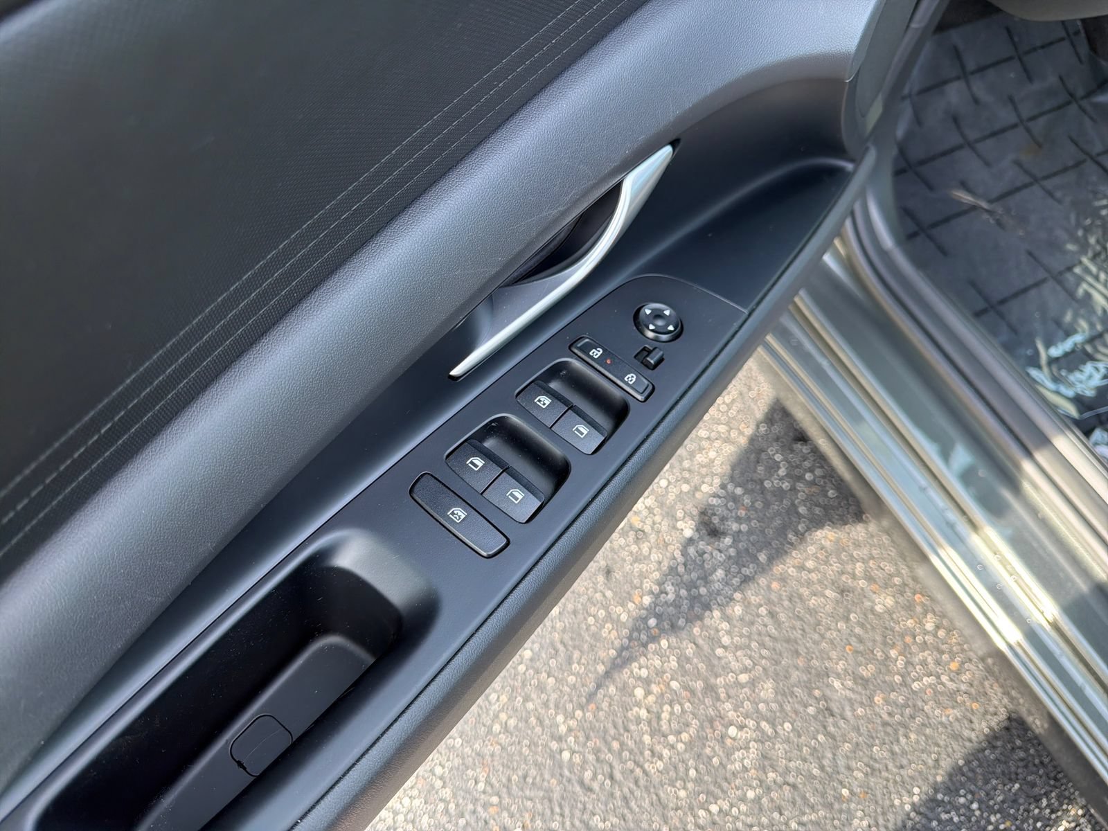 Used 2026 Hyundai Elantra Hybrid FWD image 12