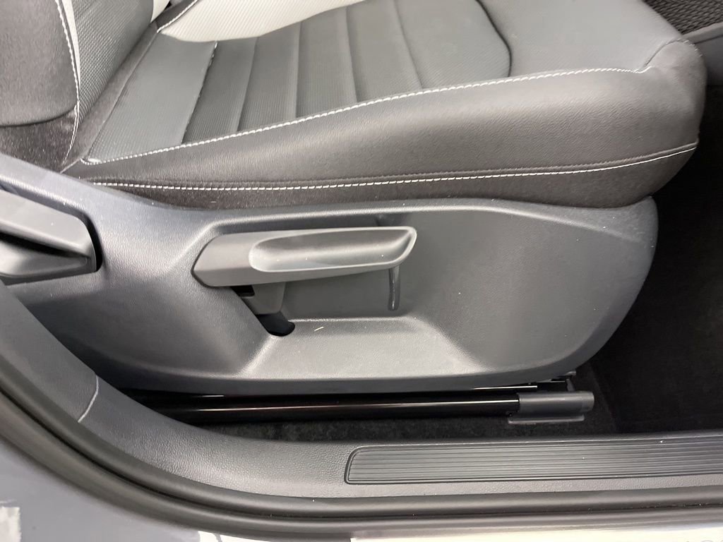 Used 2024 Volkswagen Taos SEL image 9