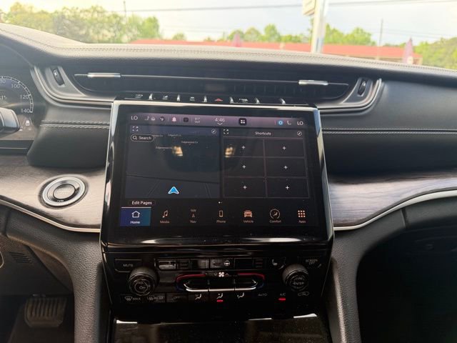 Used 2023 Jeep Grand Cherokee Limited image 27