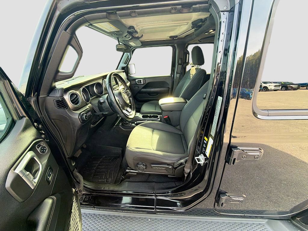 Used 2020 Jeep Wrangler Unlimited Sahara image 25