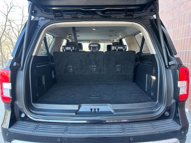 Used 2023 Ford Expedition Max XLT image 32