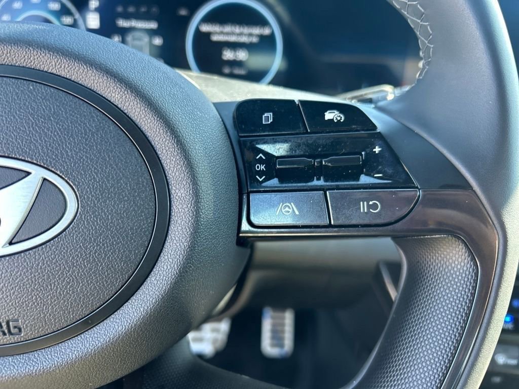 Used 2025 Hyundai Elantra SEL image 14