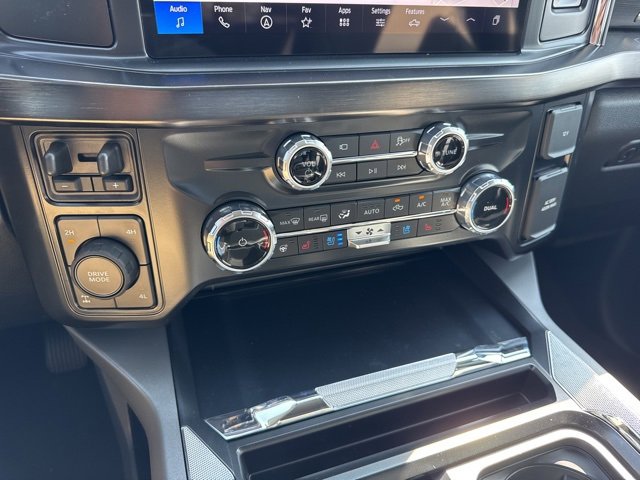 New 2025 Ford F350 Lariat w/ Black Appearance Package image 18