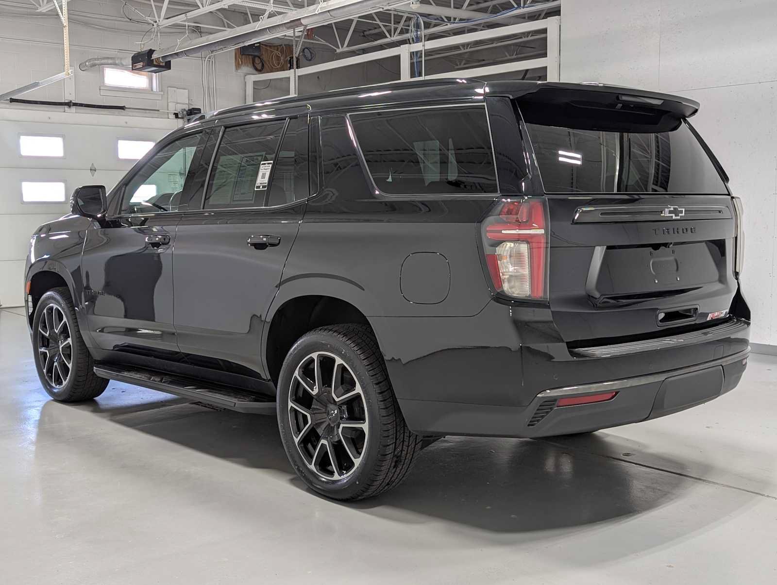 Used 2022 Chevrolet Tahoe RST w/ Luxury Package AWD/4WD image 10