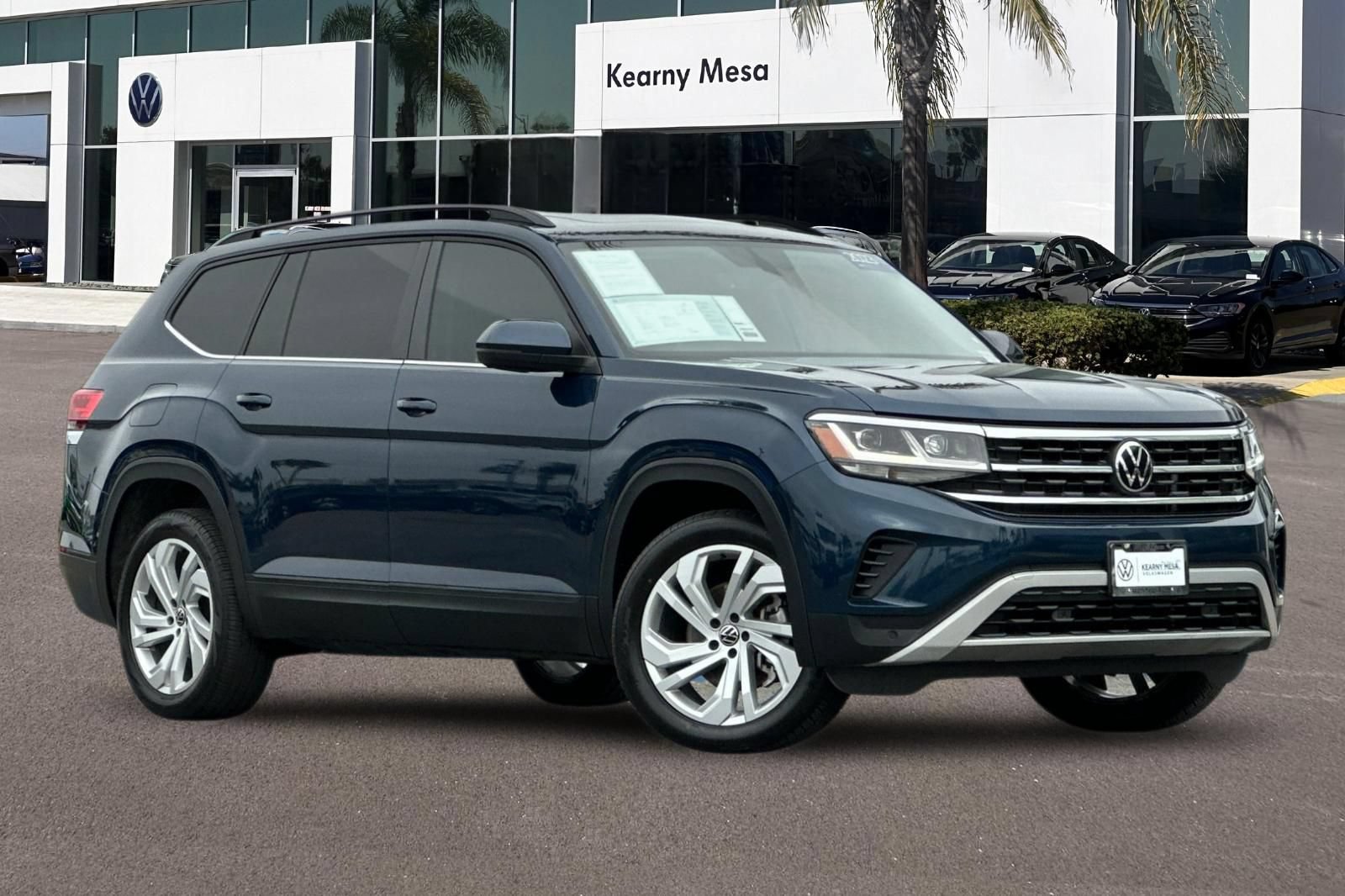 Used 2023 Volkswagen Atlas SE w/ Panoramic Sunroof Package FWD image 2