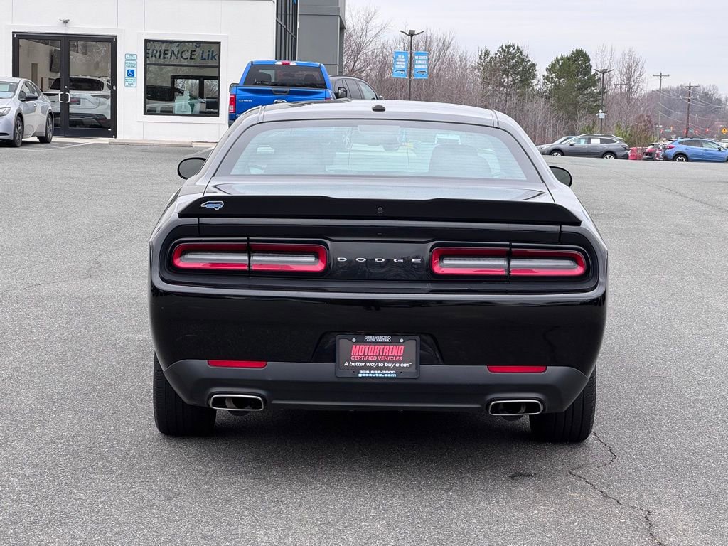 Used 2023 Dodge Challenger SXT image 4