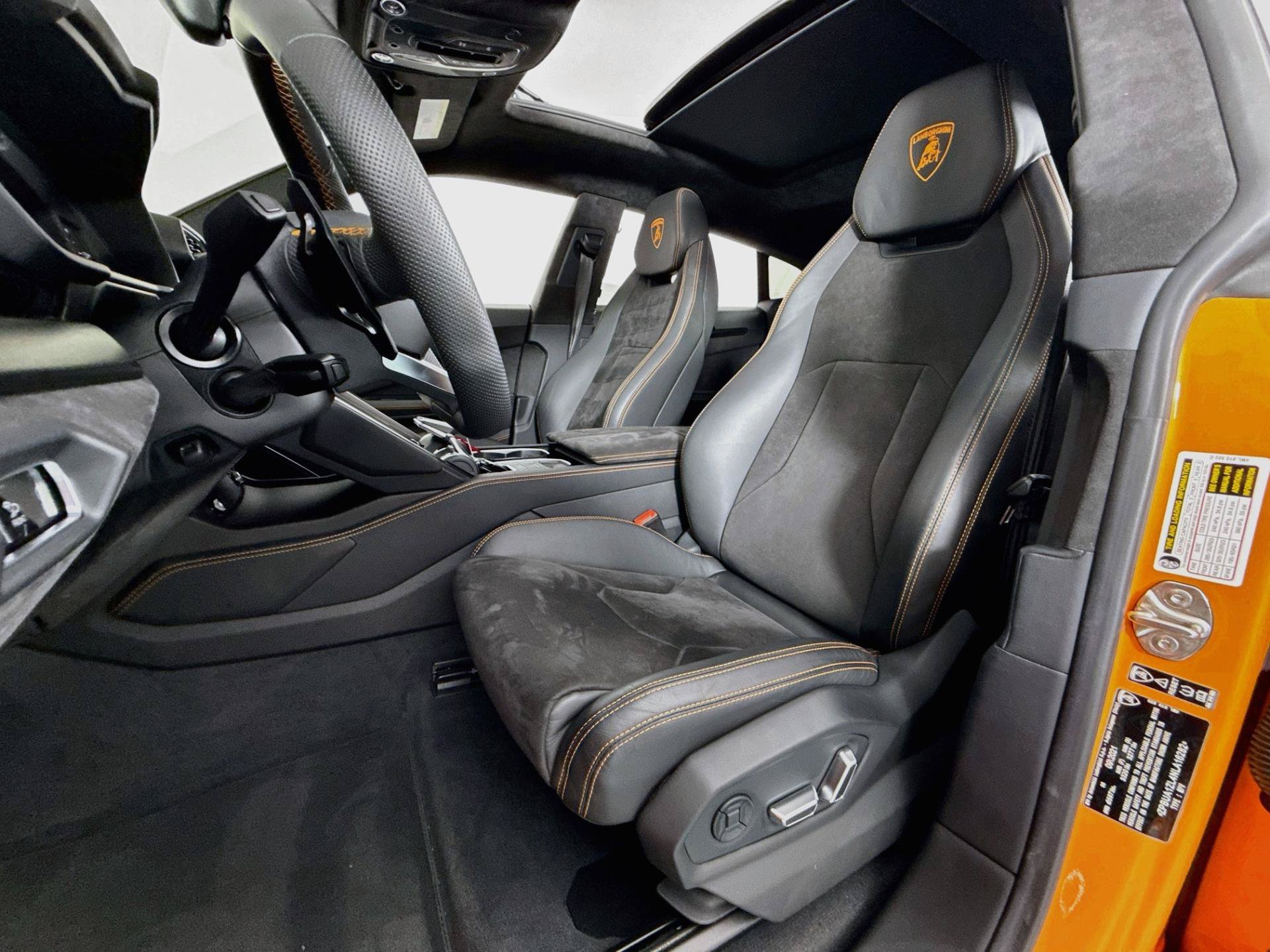 Used 2022 Lamborghini Urus AWD/4WD image 11