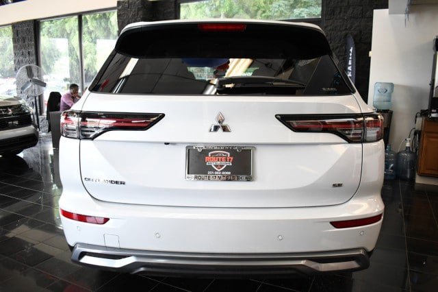 New 2026 Mitsubishi Outlander SE FWD image 13