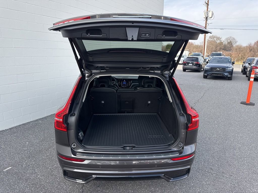 Used 2024 Volvo XC60 B5 Core w/ Protection Package Premier image 10