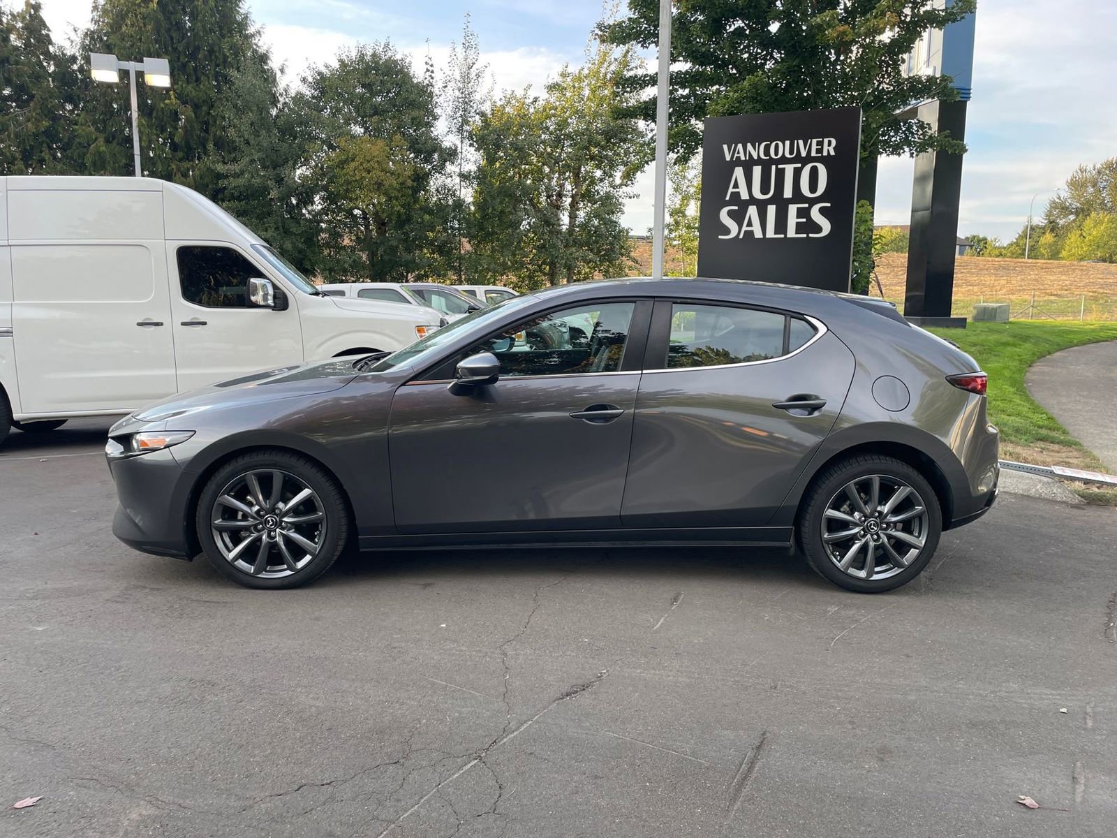 Used 2020 MAZDA MAZDA3 Hatchback image 34