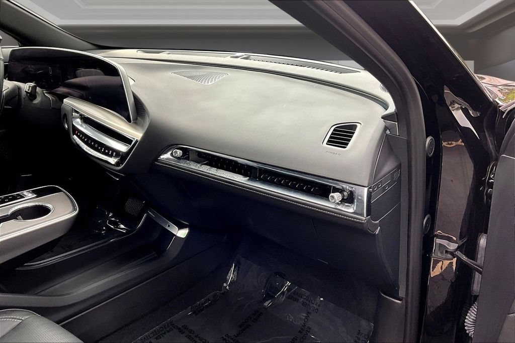 Certified 2025 Cadillac Lyriq Luxury w/ LPO, Floor Liner Package AWD/4WD image 24