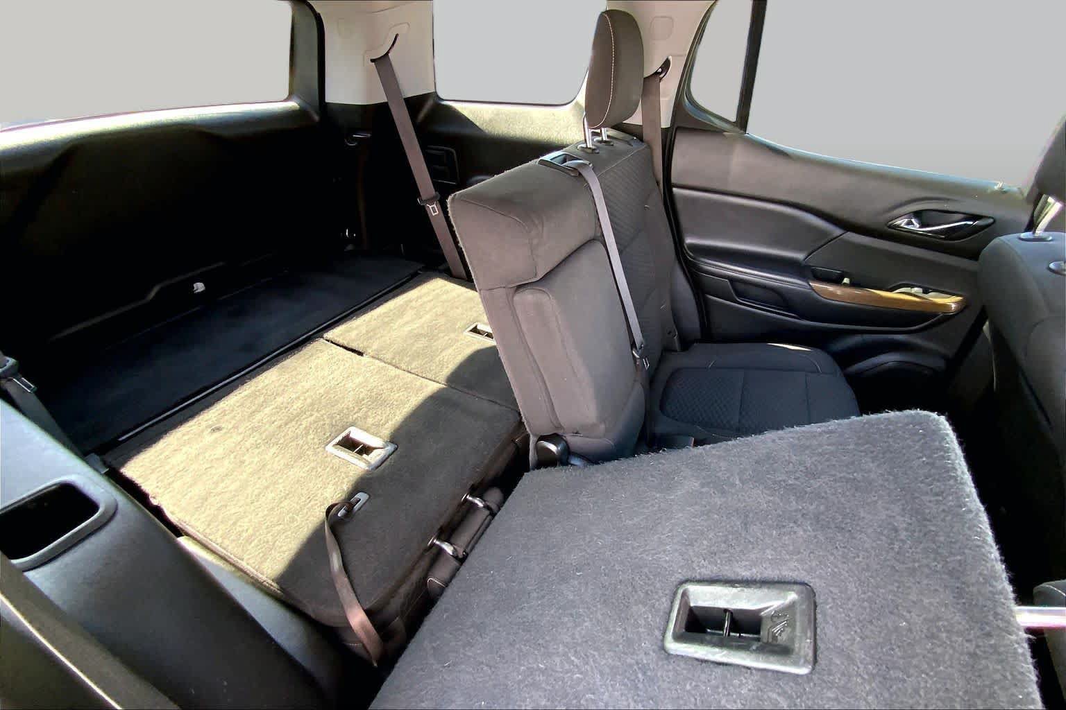 Used 2019 GMC Acadia SLE FWD image 18
