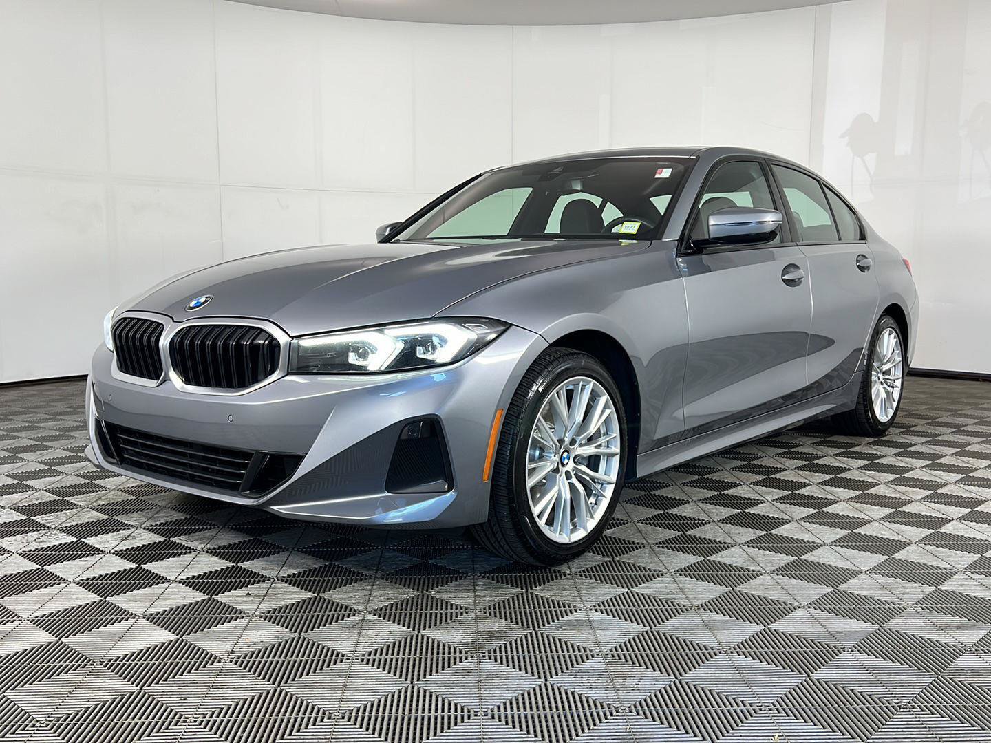 Used 2023 BMW 330i xDrive Sedan w/ Premium Package AWD/4WD image 13