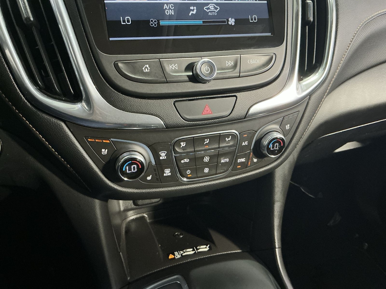 Used 2018 Chevrolet Equinox Premier AWD/4WD image 21