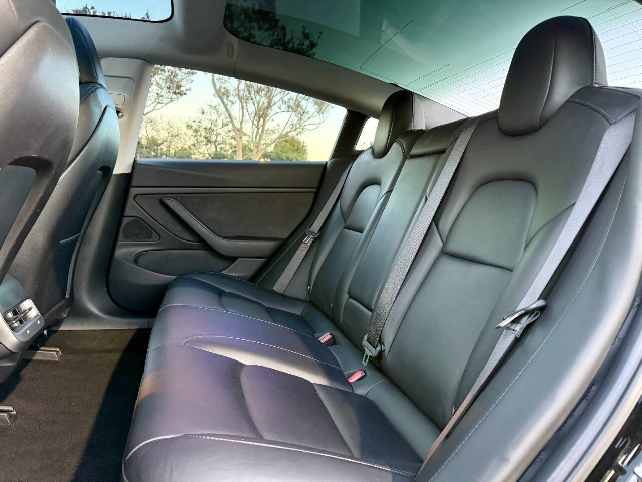 Used 2018 Tesla Model 3 Long Range RWD image 19