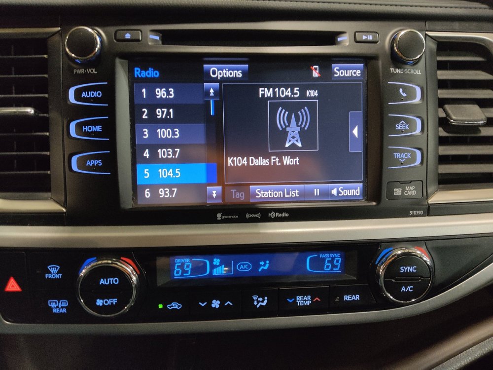 Used 2019 Toyota Highlander XLE FWD image 25