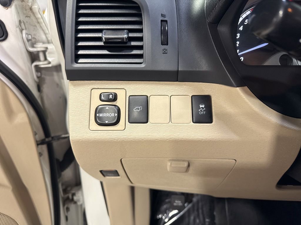 Used 2012 Toyota Venza XLE AWD/4WD image 12