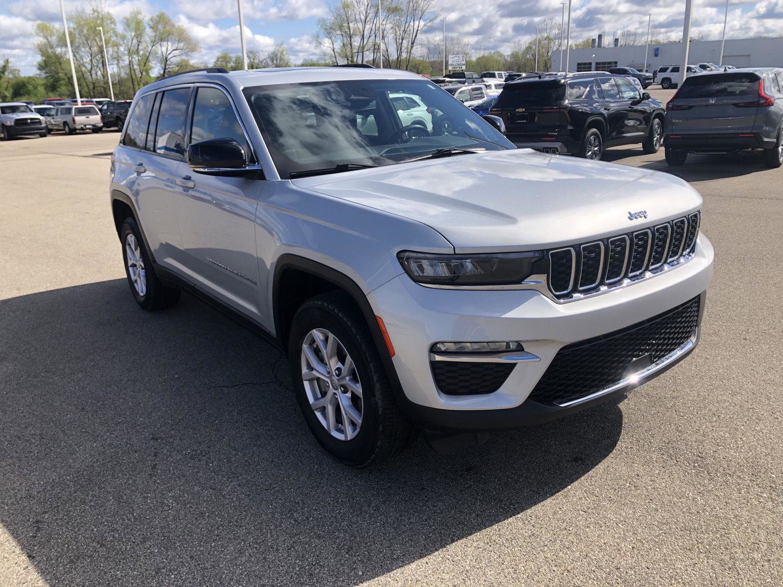 Used 2022 Jeep Grand Cherokee Limited AWD/4WD image 9