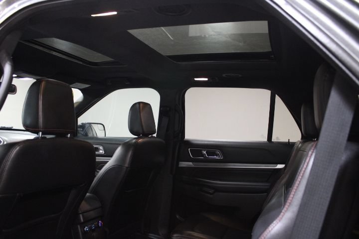 Used 2018 Ford Explorer Sport AWD/4WD image 3