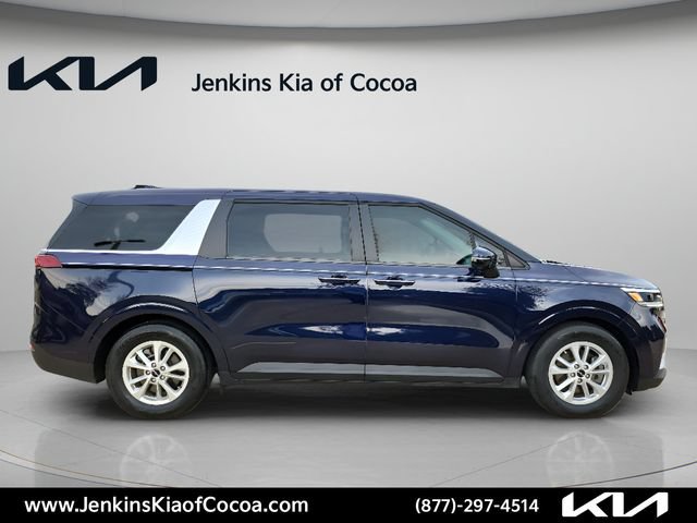 Used 2024 Kia Carnival LX FWD image 3