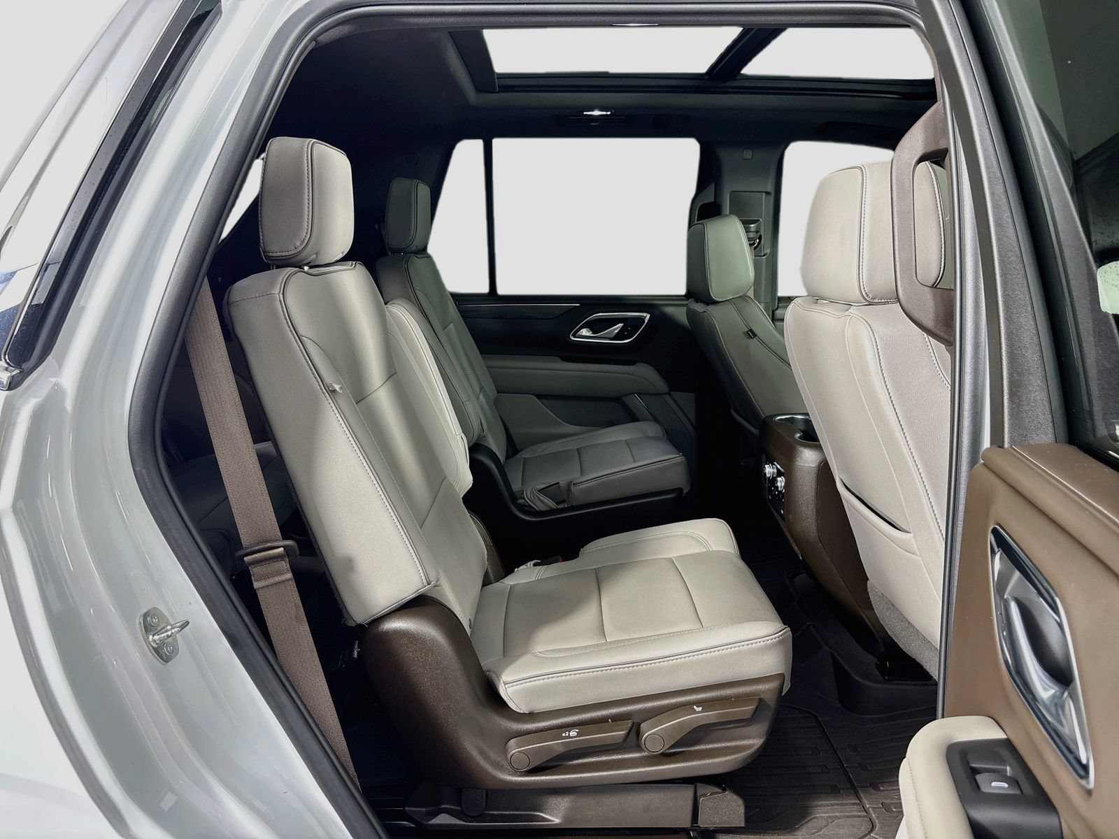 Used 2023 GMC Yukon SLT w/ SLT Luxury Package RWD image 30