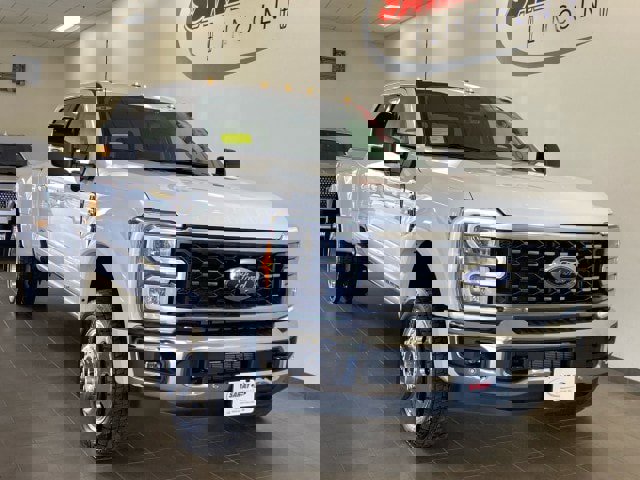 Used 2025 Ford F450 Lariat w/ Lariat Ultimate Package image 2